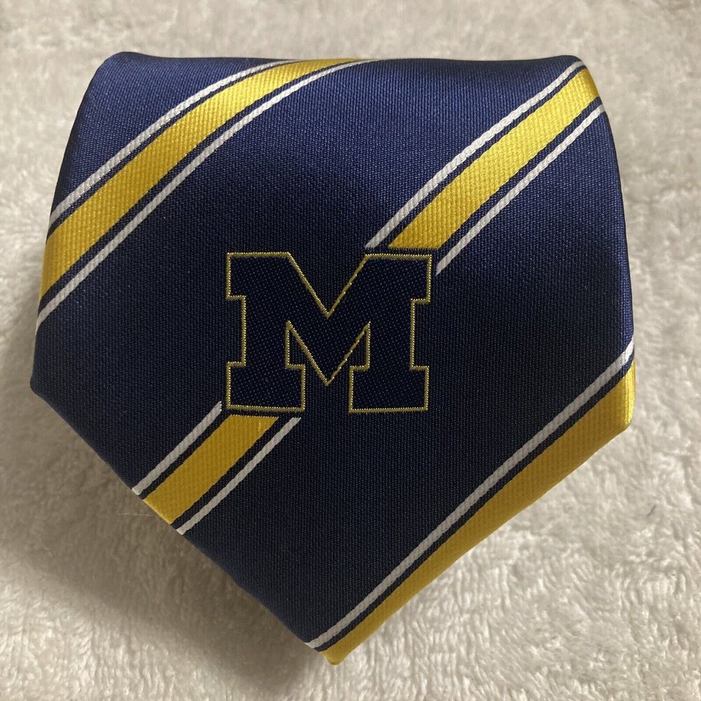 Vintage Eagles Wings Michigan Wolverines Tie 100% Polyester.